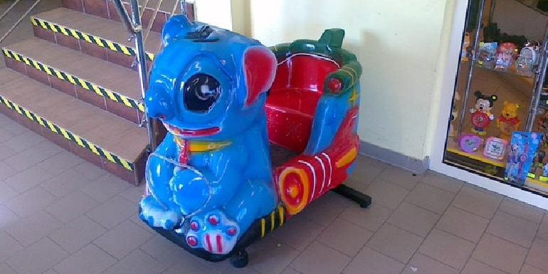 hojdacie stoličky predajné automaty hračky a vybavenie pre deti Poľsko