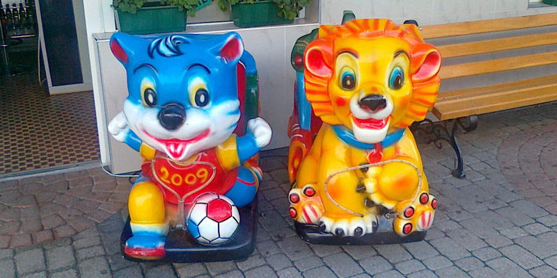 hojdacie stoličky predajné automaty hračky a vybavenie pre deti Poľsko
